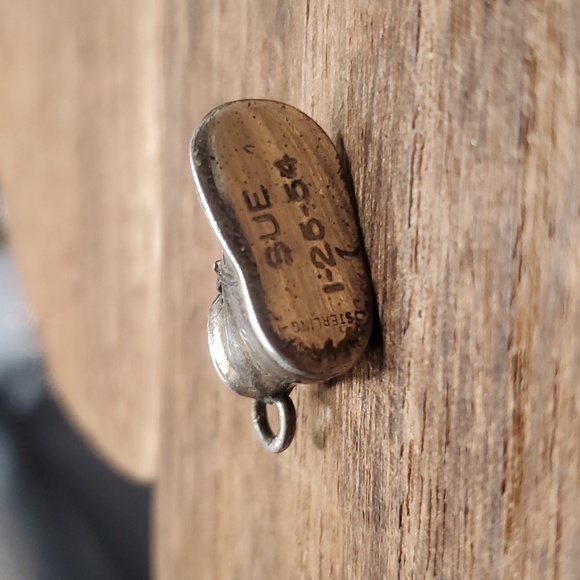 P204 sterling vintage baby bootie charm‎ - Picture 2 of 2